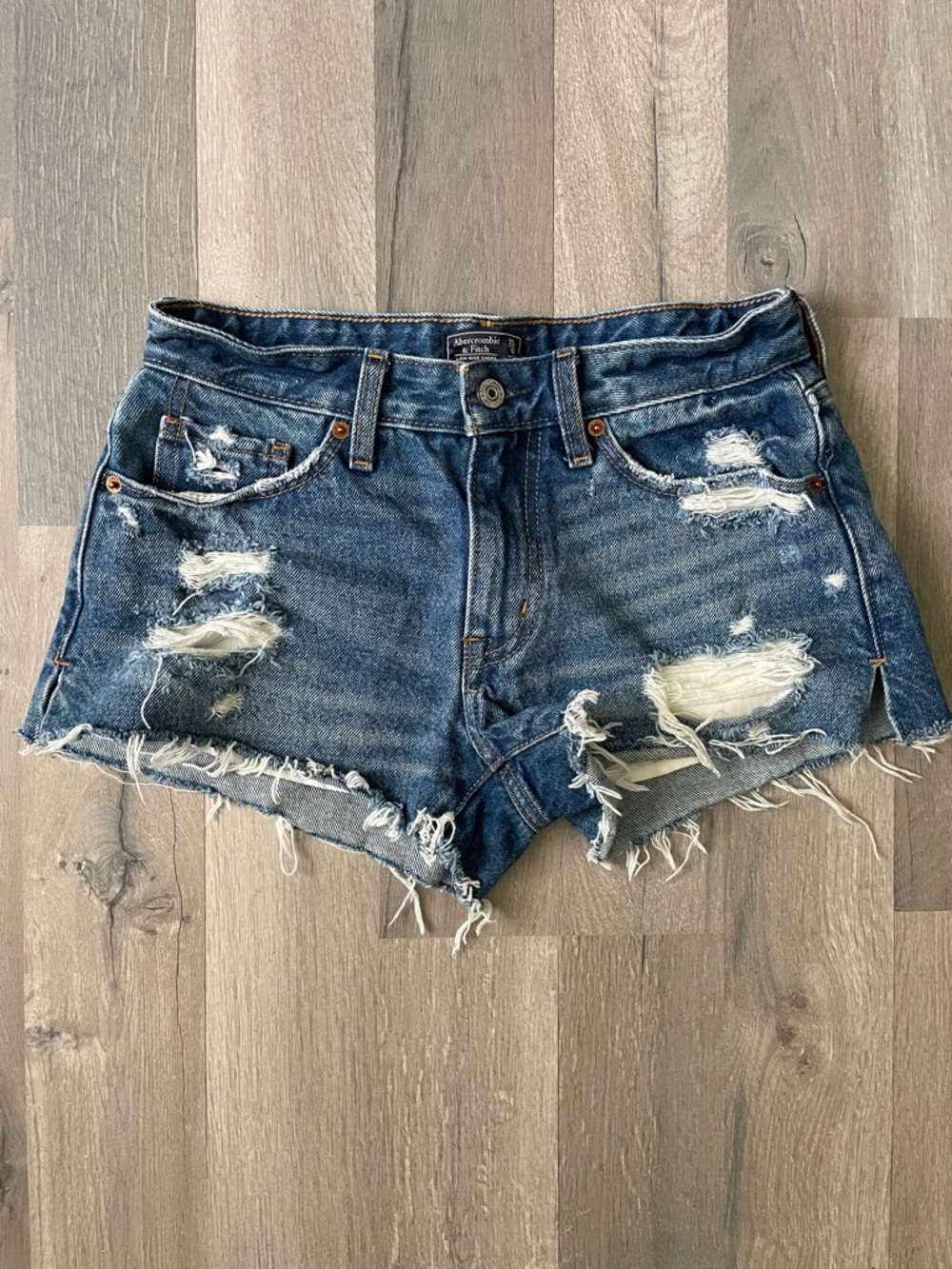 Abercrombie & Fitch low rise distressed jean shorts- Size 0/25